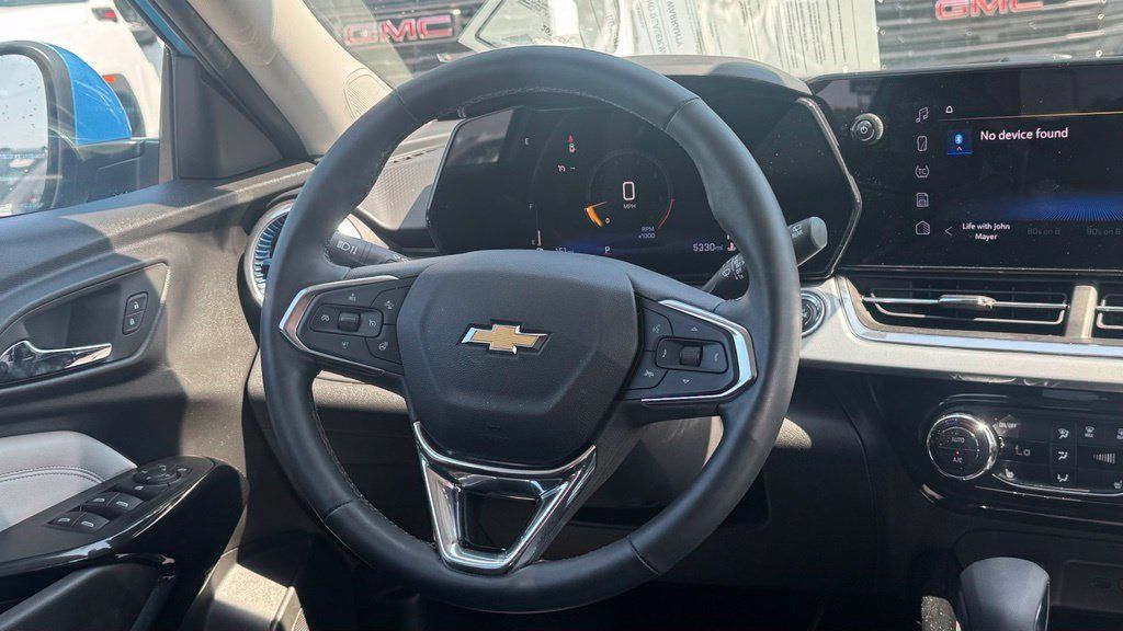 Used 2026 Chevrolet Trax LT w/ LT Convenience Package FWD image 13