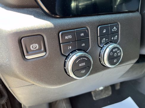 Used 2025 GMC Sierra 1500 SLT w/ SLT Convenience Package AWD/4WD image 16