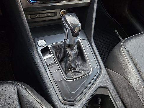 Certified 2022 Volkswagen Tiguan SE w/ Panoramic Sunroof Package image 14