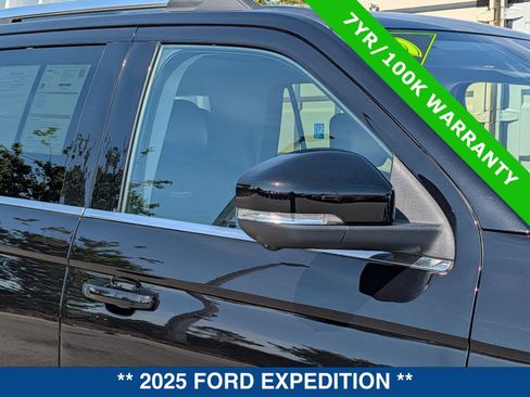 Certified 2025 Ford Expedition Platinum w/ Driver's Package AWD/4WD image 10