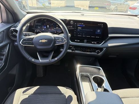 Used 2025 Chevrolet Equinox LT FWD image 16