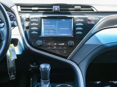Used 2018 Toyota Camry SE FWD image 13