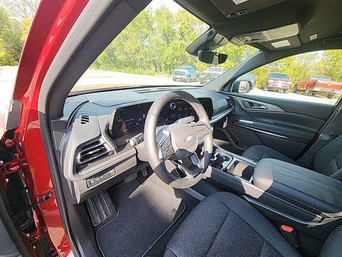 New 2026 Chevrolet Traverse LT w/ Driver Confidence Package image 14