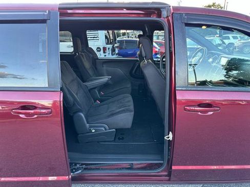 Used 2019 Dodge Grand Caravan SE FWD image 18