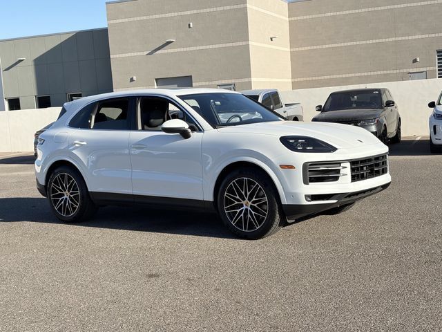 Used 2025 Porsche Cayenne AWD/4WD image 4