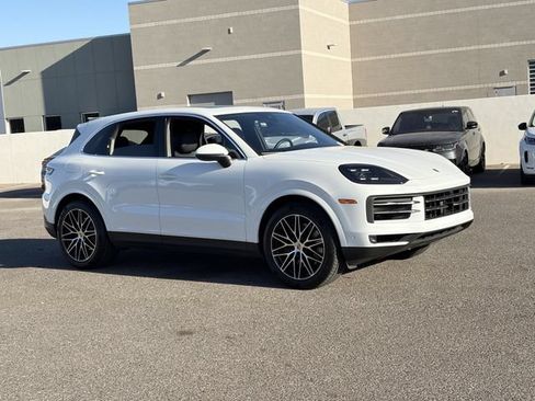 Used 2025 Porsche Cayenne AWD/4WD image 4