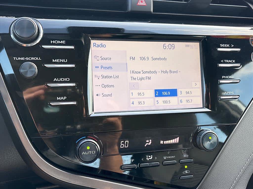 Used 2019 Toyota Camry SE w/ Convenience Package FWD image 13