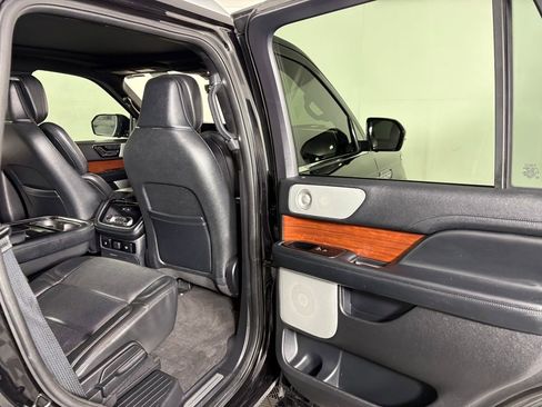 Used 2020 Lincoln Navigator Reserve image 35