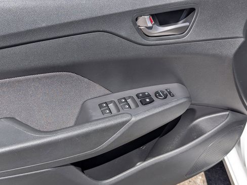 Used 2022 Hyundai Accent Limited image 15