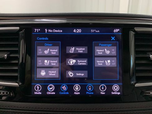 Used 2020 Chrysler Pacifica Limited w/ Tire & Wheel Group image 12