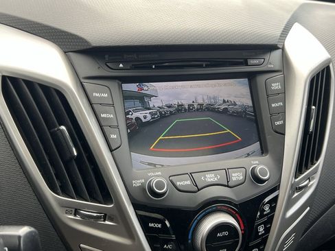 Used 2015 Hyundai Veloster w/ Option Group 03 image 23