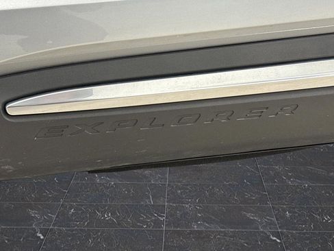 Used 2023 Ford Explorer Platinum w/ Class IV Trailer Tow Package image 38