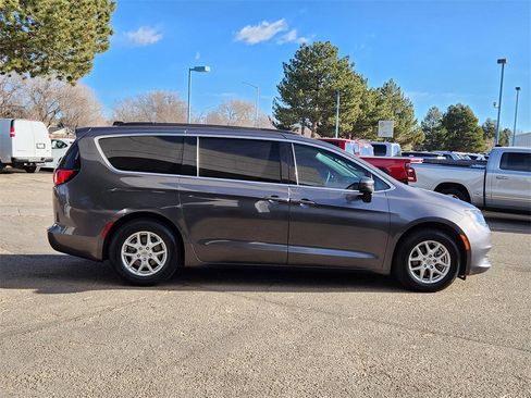 Used 2021 Chrysler Voyager Lxi image 2