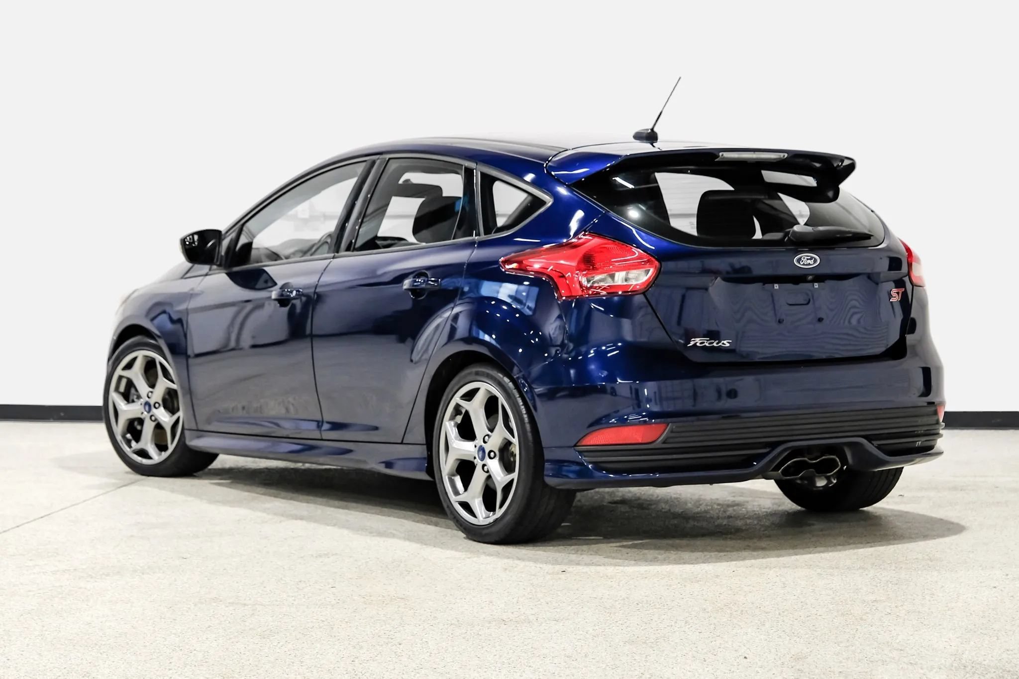 Used 2017 Ford Focus ST FWD image 8