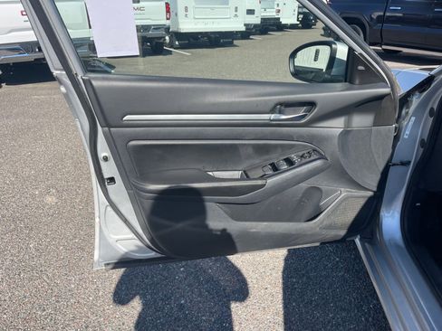 Used 2023 Nissan Altima 2.5 SV image 12