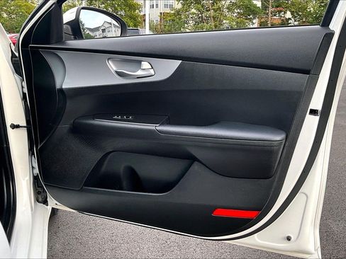 Used 2023 Kia Forte LXS w/ LXS Technology Package FWD image 21