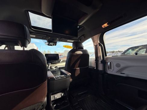 Certified 2024 Toyota Sienna Platinum image 14