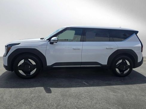 Used 2026 Kia EV9 Light RWD image 6