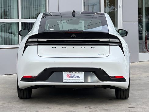 New 2026 Toyota Prius Plug-In Hybrid FWD image 5