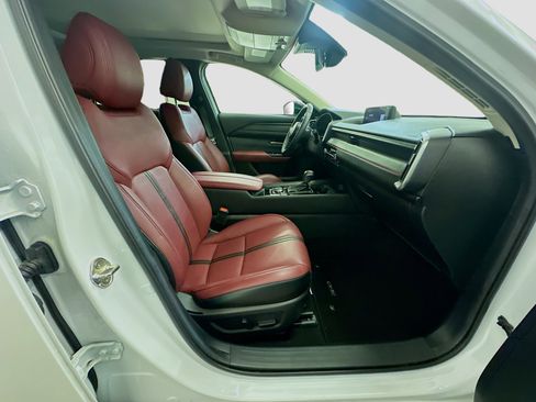 Used 2025 MAZDA CX-50 AWD 2.5 Hybrid w/ Premium Pkg image 32