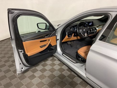 Used 2019 BMW 530e xDrive w/ Convenience Package AWD/4WD image 21