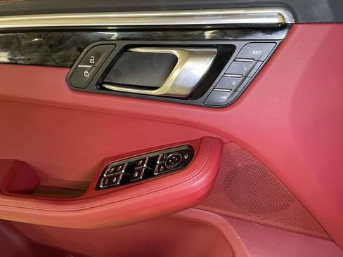 Certified 2024 Porsche Macan S AWD/4WD image 37