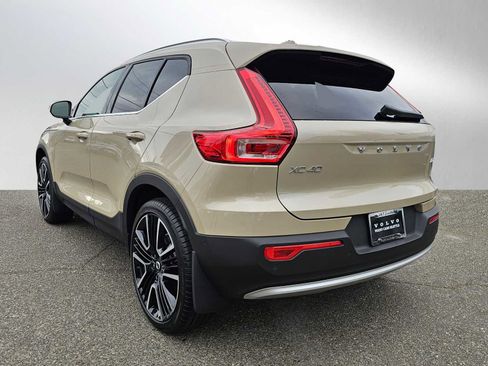 New 2025 Volvo XC40 B5 Plus w/ Climate Package image 5