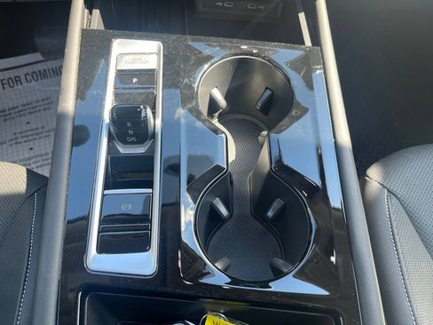 Certified 2025 Volkswagen Atlas SE w/ Panoramic Sunroof Package AWD/4WD image 15