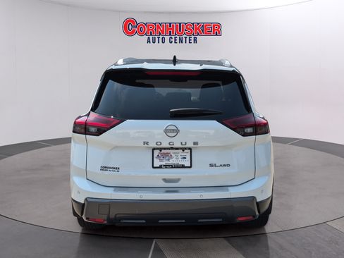 Used 2025 Nissan Rogue SL AWD/4WD image 6