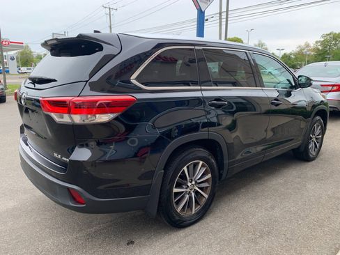 Used 2018 Toyota Highlander XLE w/ Carpet Mat Package (TMS) AWD/4WD image 7