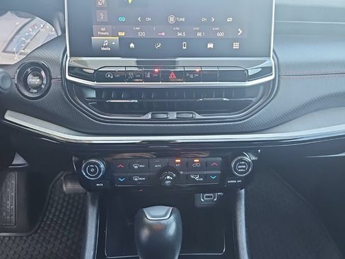 Used 2025 Jeep Compass Trailhawk AWD/4WD image 16