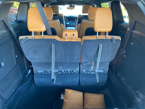 Used 2023 Chrysler Pacifica Pinnacle image 5