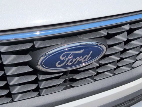 New 2025 Ford Escape Plug-in Hybrid image 4