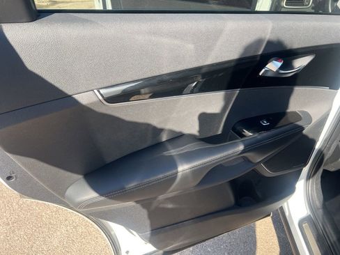 Certified 2020 Kia Sorento SX image 12