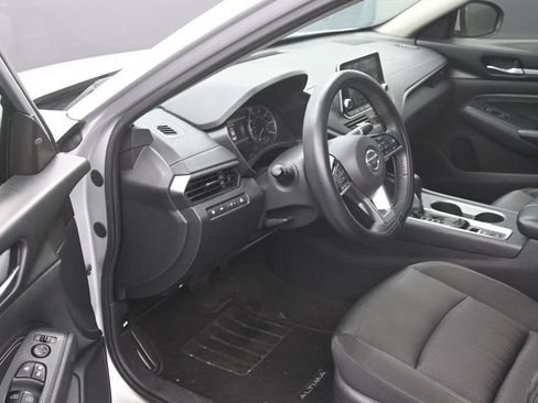 Used 2019 Nissan Altima 2.5 SV FWD image 11