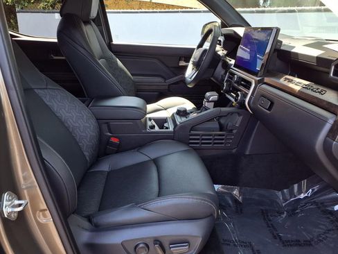 Certified 2025 Toyota Tacoma Limited AWD/4WD image 24