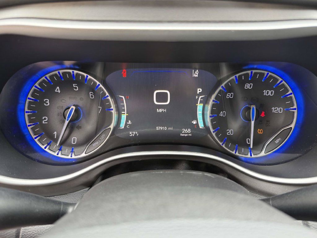 Used 2024 Chrysler Pacifica Touring-L FWD image 28