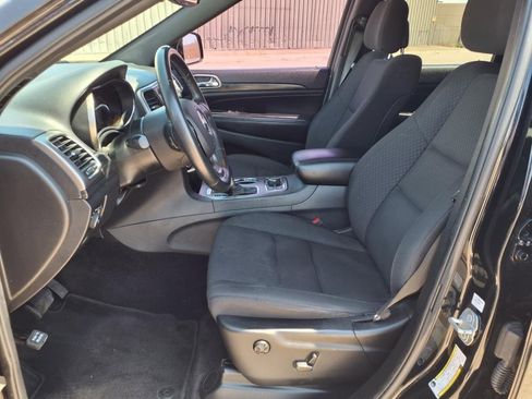 Used 2019 Jeep Grand Cherokee Laredo image 13