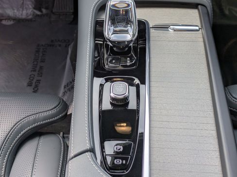 Used 2025 Volvo V90 B6 Cross Country Ultra image 25