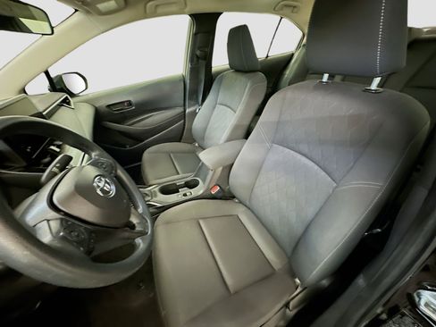 Used 2025 Toyota Corolla LE image 13