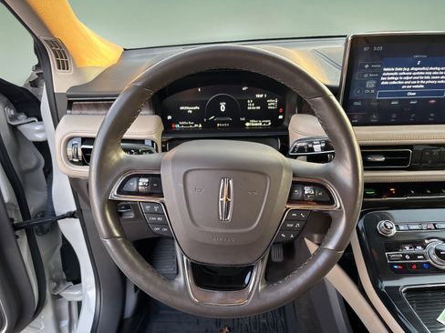 Used 2022 Lincoln Nautilus Reserve image 11