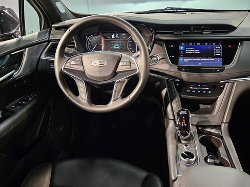 Used 2025 Cadillac XT5 Premium Luxury image 9