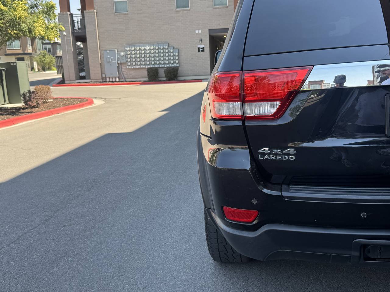 Used 2012 Jeep Grand Cherokee Laredo AWD/4WD image 4