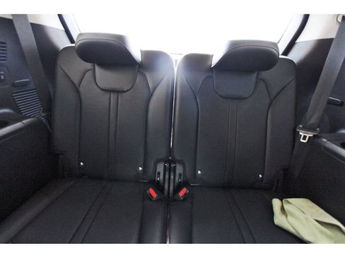 Used 2025 Kia Sorento SX image 15