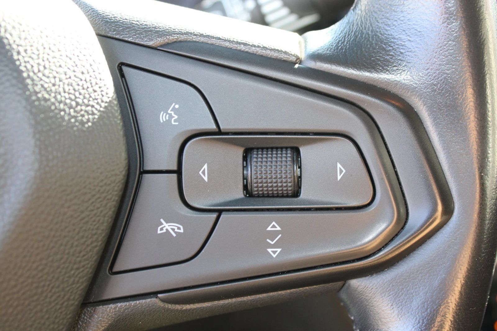 Used 2022 Chevrolet Bolt LT FWD image 24