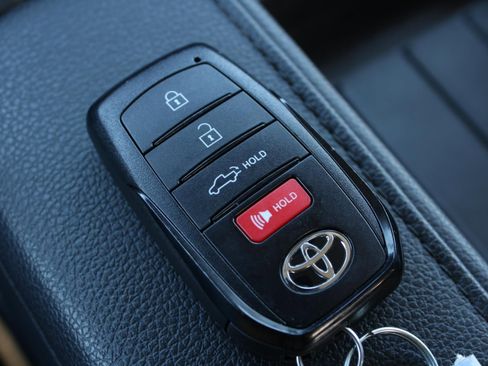 Used 2024 Toyota Tundra Limited image 15