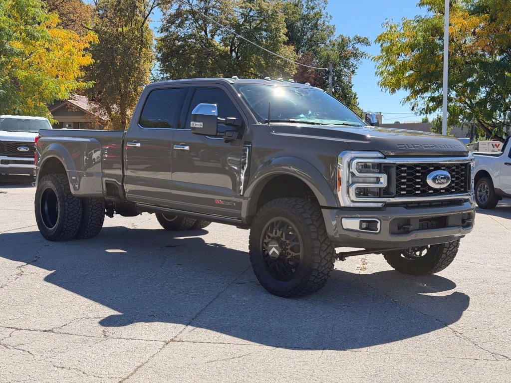 Used 2026 Ford F450 Platinum w/ Platinum Plus Package AWD/4WD image 3