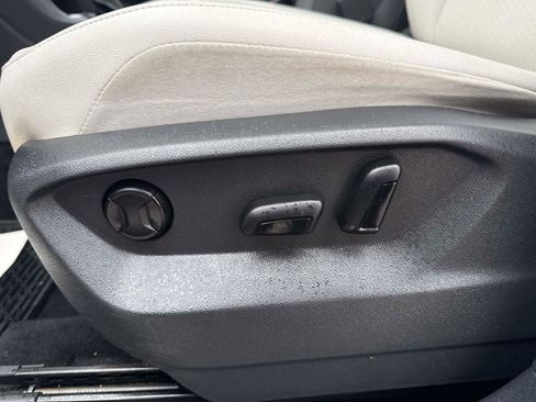 Used 2020 Volkswagen Tiguan SE image 21