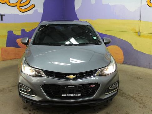 Used 2018 Chevrolet Cruze Premier FWD image 3