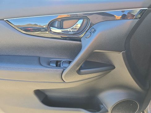 Used 2019 Nissan Rogue Sport SL w/ Premium Package image 14